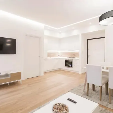 Apartment Cozy 1-bedroom Flat With Balcony, Steps To Vatican