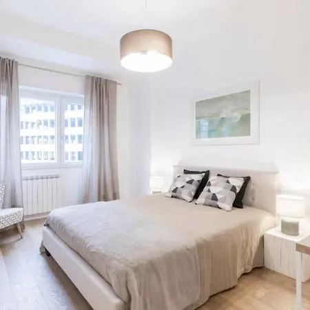 Apartment Cozy 1-bedroom Flat With Balcony, Steps To Vatican *