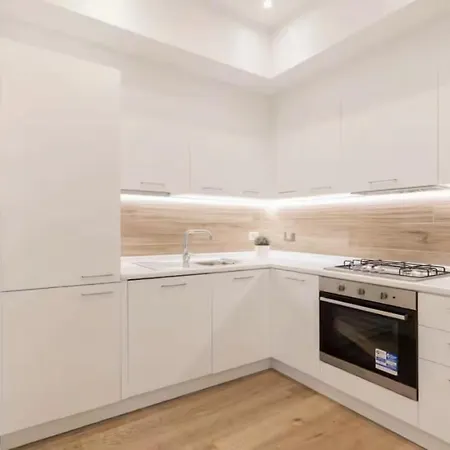 Cozy 1-bedroom Flat With Balcony, Steps To Vatican Apartment Rome