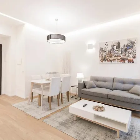 Cozy 1-bedroom Flat With Balcony, Steps To Vatican *