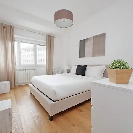 Apartment Cozy 1-bedroom Flat With Balcony, Steps To Vatican Rome
