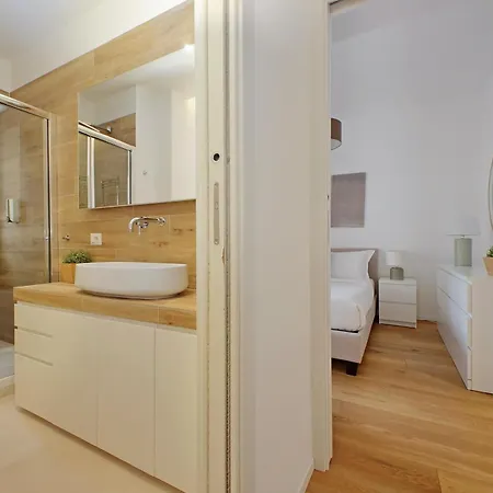 Apartment Cozy 1-bedroom Flat With Balcony, Steps To Vatican Rome