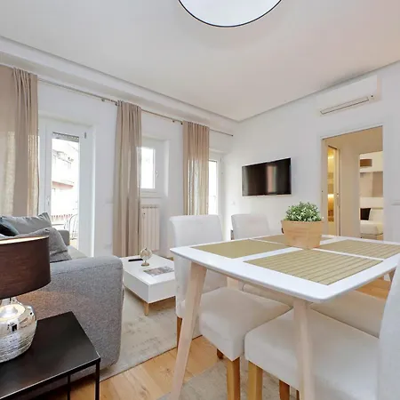 Cozy 1-bedroom Flat With Balcony, Steps To Vatican Apartment Rome