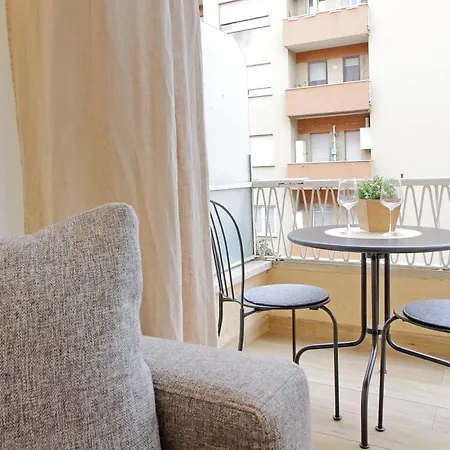 Cozy 1-bedroom Flat With Balcony, Steps To Vatican