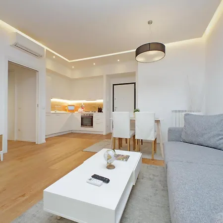 Cozy 1-bedroom Flat With Balcony, Steps To Vatican Apartment Rome