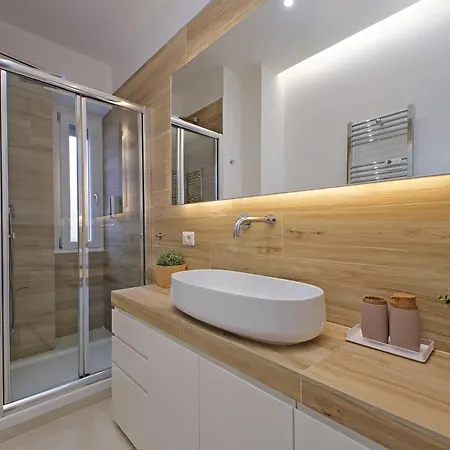Cozy 1-bedroom Flat With Balcony, Steps To Vatican Appartamento Roma
