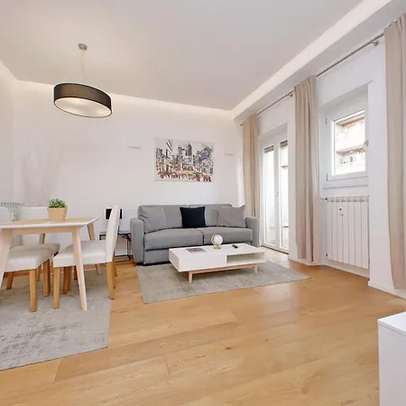 Cozy 1-bedroom Flat With Balcony, Steps To Vatican