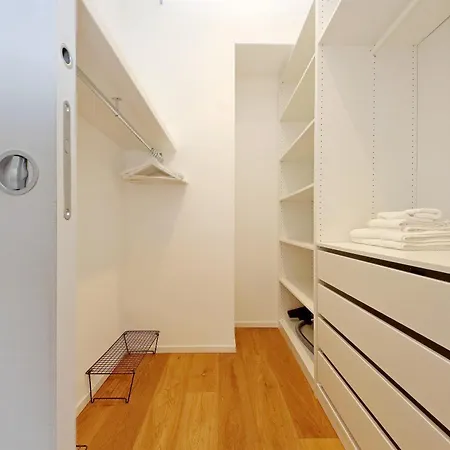 Cozy 1-bedroom Flat With Balcony, Steps To Vatican Apartment *