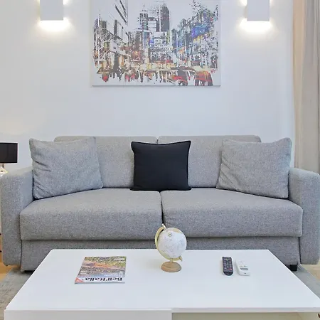 Apartment Cozy 1-bedroom Flat With Balcony, Steps To Vatican Rome