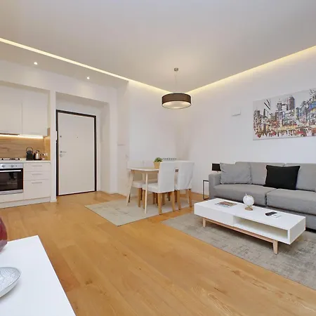 Cozy 1-bedroom Flat With Balcony, Steps To Vatican Apartment Rome